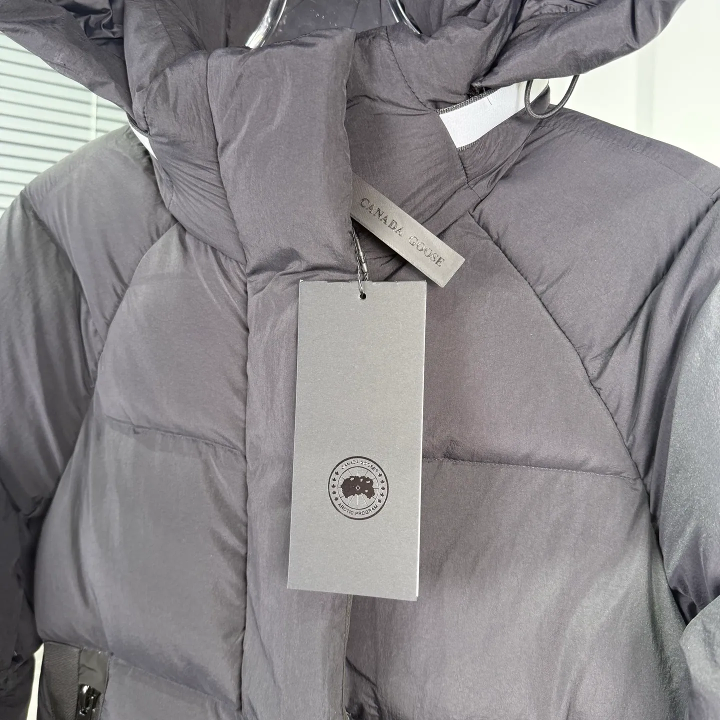P880 High-end quality 𝑪𝒂𝒏𝒂𝒅𝒂 𝑮𝒐𝒐𝒔𝒆｜Canada Goose Black Label 𝗝𝘂𝗻𝗰𝘁𝗶𝗼𝗻 Series Capsule Short Down Jacket/Ouyang Nana Generation/Same Style for Men and Women 𝗦𝗶𝘇𝗲: 𝗫𝗦 𝗦 𝗠 𝗟 𝗫𝗟 𝗫𝗫𝗟 Product color: black, pure white, off-white, cherry blossom pink, green, brown, Coding: 𝟬𝟬𝟬𝟲𝟭𝟬𝗖